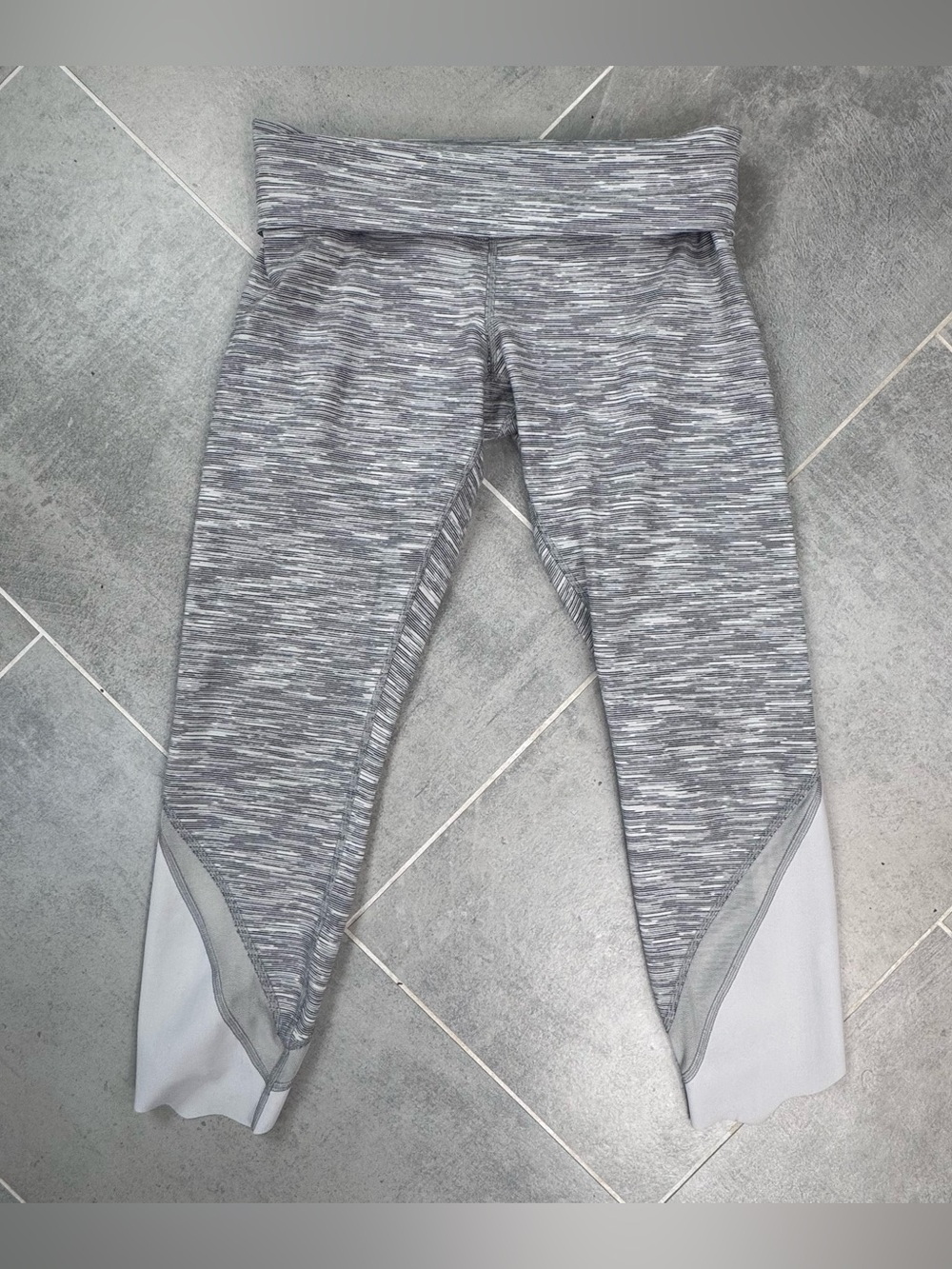 LULULEMON WONDER UNDER CROP ROLL DOWN SCALLOPED HEM CAPRI SIZE 6